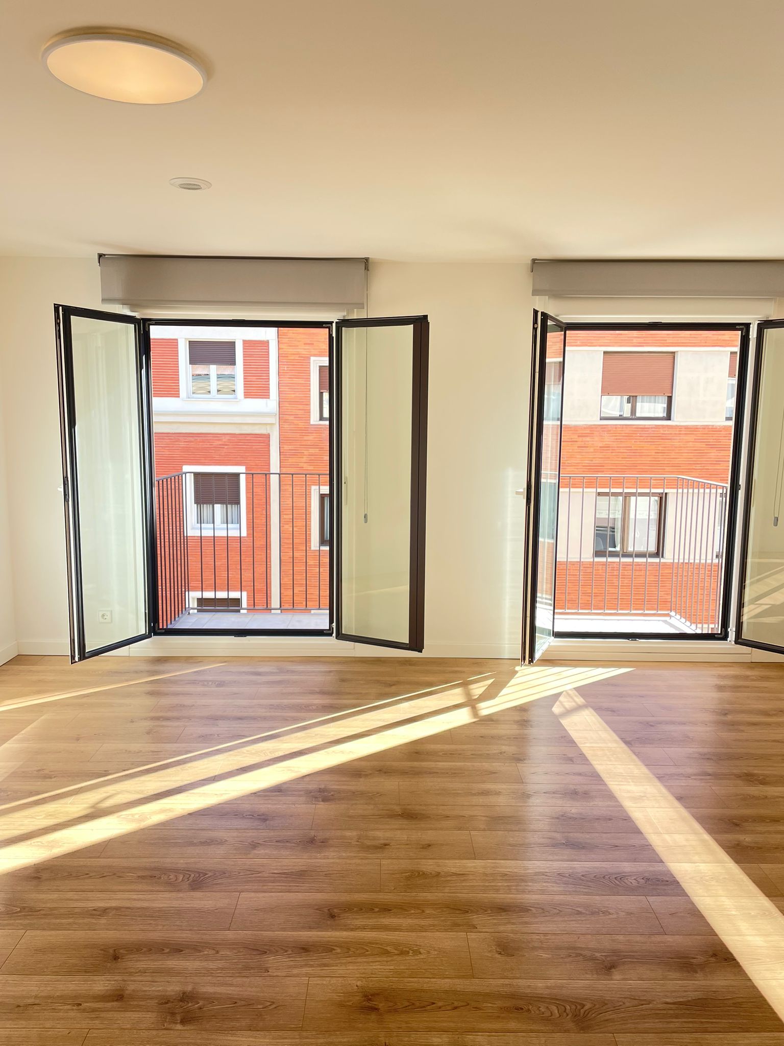 WhatsApp Image 2025-11-27 at 15.54.40 (2)